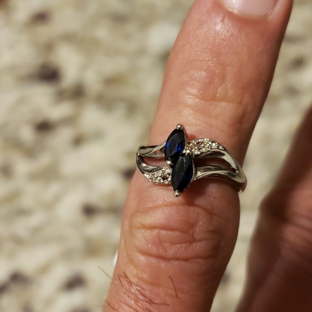 Sapphire and diamond ring. 10k white gold.